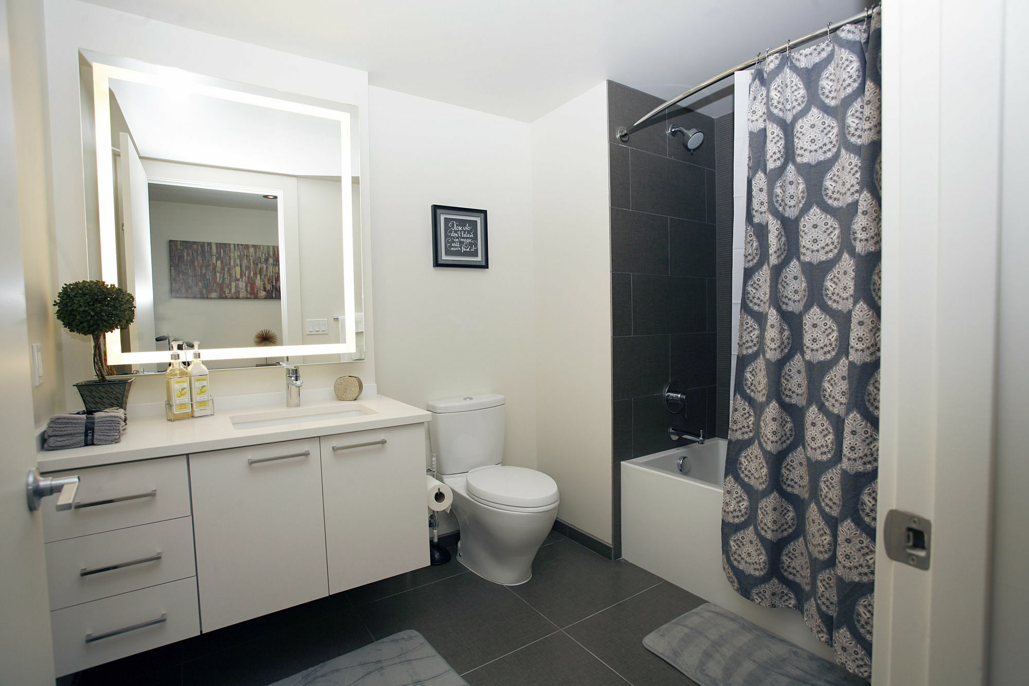 Modern Downtown Condos By Barsala Apartamento